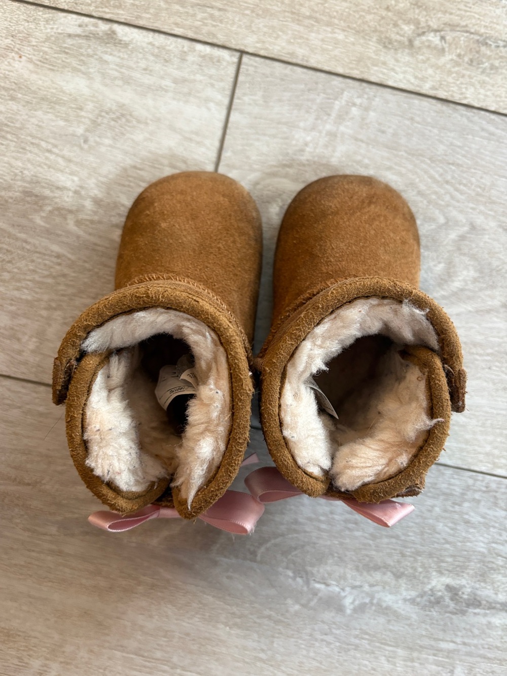 UGG Baby girl pink bow tie Ugg boots slippers toddler